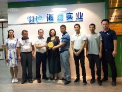 党建帮扶见实效，镇村感恩赠牌匾