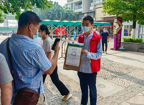 使命在肩，，同心抗疫——集团两名新党员加入防疫自愿者事情